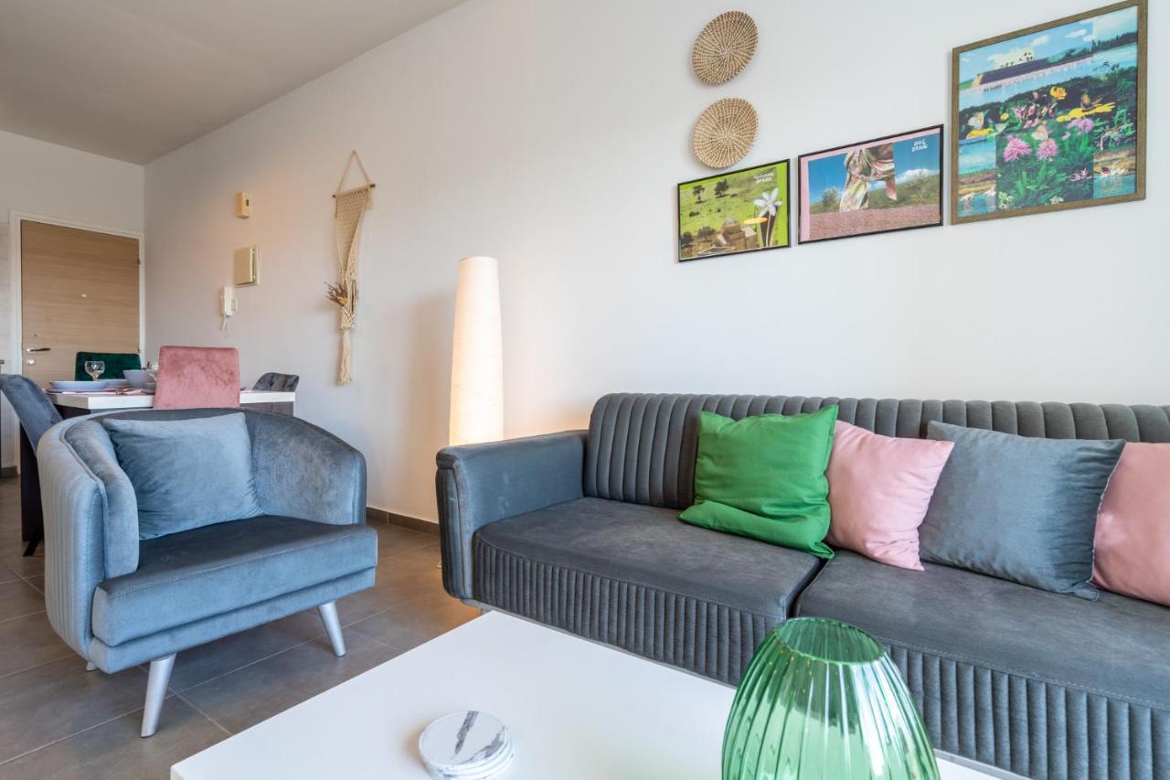 Emerald's 2-bedroom In Apartment