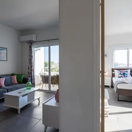 Emerald'S 2-Bedroom Apartment In Larnaca Exterior photo