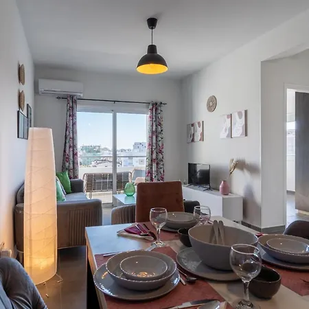 Emerald'S 2-Bedroom Apartment In Larnaca Exterior photo