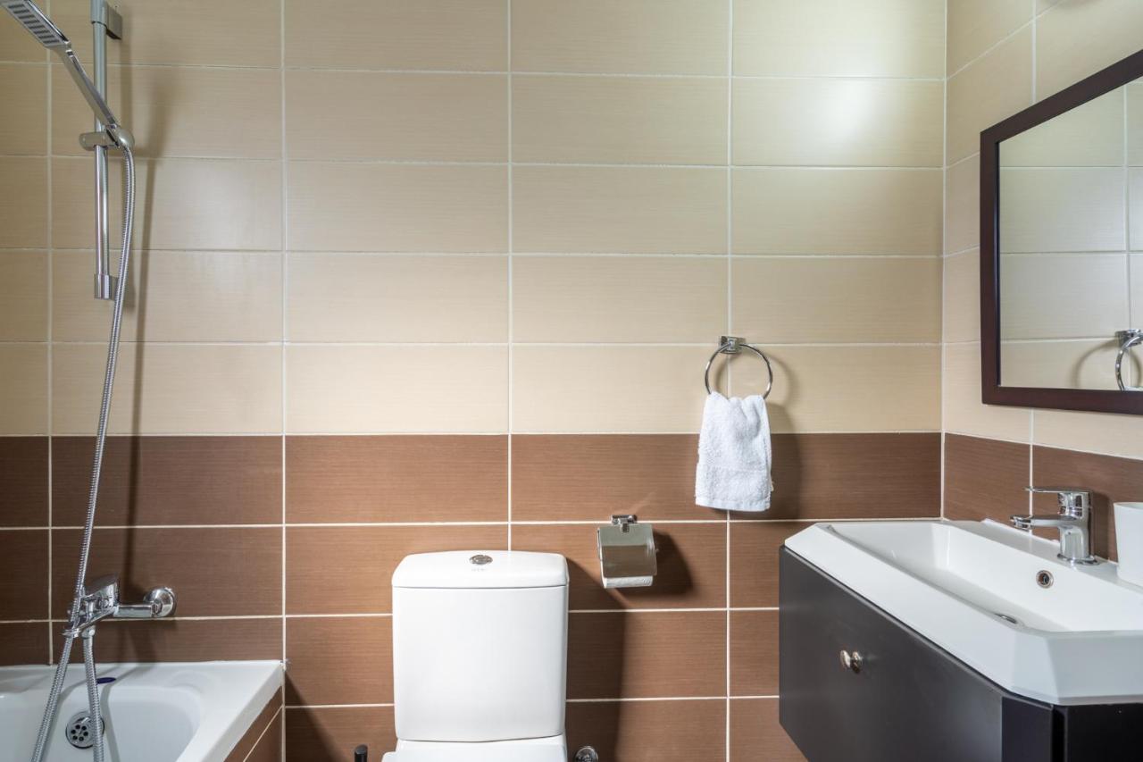 Emerald's 2-bedroom In דירה *