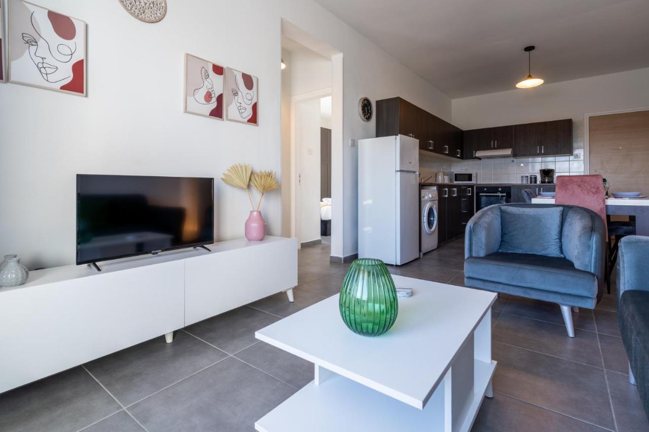 Emerald's 2-bedroom In * לרנקה