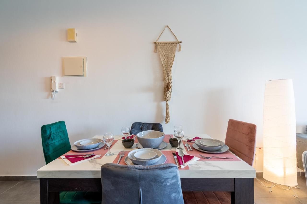 Emerald's 2-bedroom In דירה *