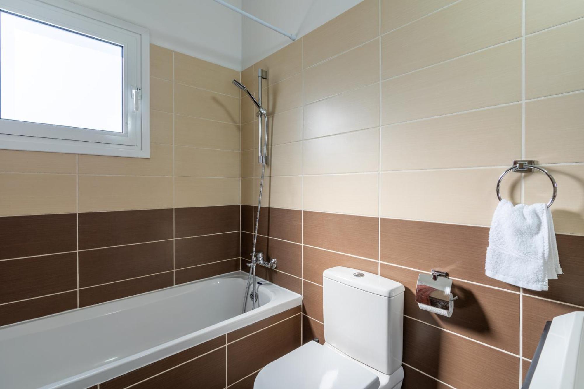 Emerald's 2-bedroom In דירה